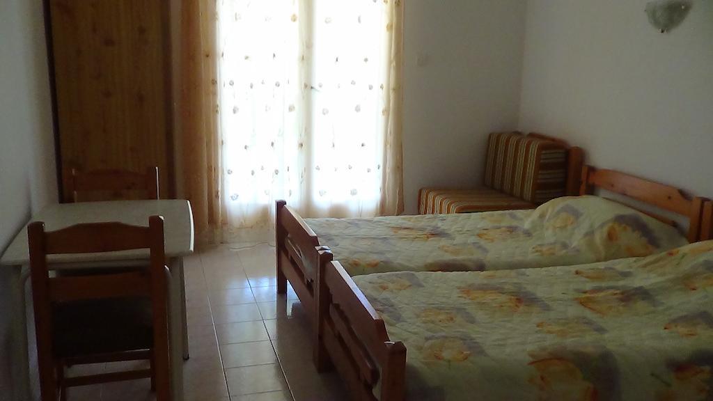 Mouroukis Rooms Loutra Edipsou  Kamer foto